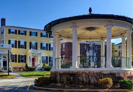Photo of the bandstand in Exeter, NH